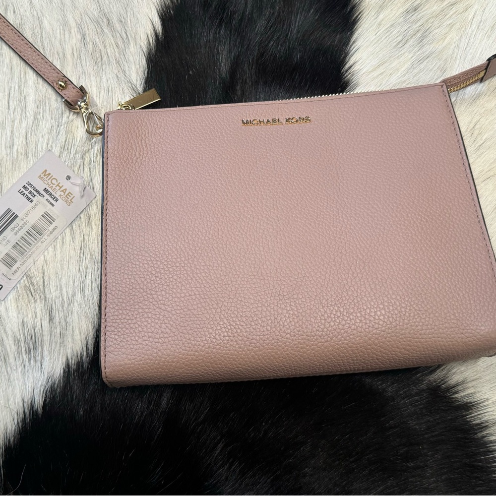 Michael Kors Box Travel Pouch